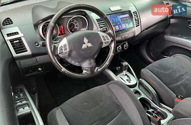 Позашляховик / Кросовер Mitsubishi Outlander 2012 в 