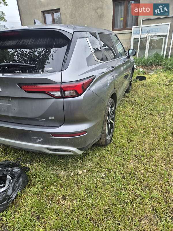 Внедорожник / Кроссовер Mitsubishi Outlander 2022 в 