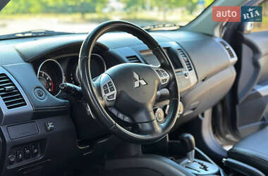 Внедорожник / Кроссовер Mitsubishi Outlander 2011 в 