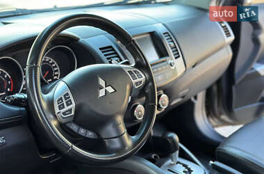 Внедорожник / Кроссовер Mitsubishi Outlander 2011 в 