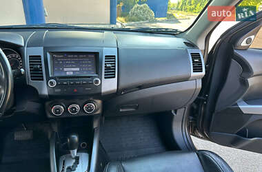 Внедорожник / Кроссовер Mitsubishi Outlander 2011 в 