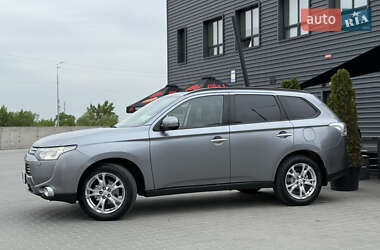 Позашляховик / Кросовер Mitsubishi Outlander 2013 в 