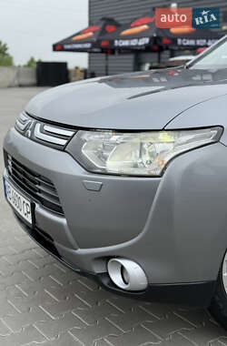 Позашляховик / Кросовер Mitsubishi Outlander 2013 в 