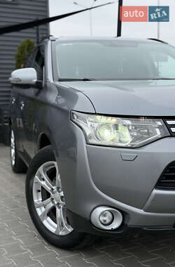 Позашляховик / Кросовер Mitsubishi Outlander 2013 в 