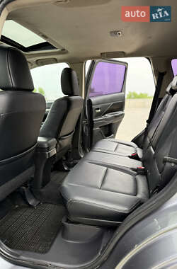 Позашляховик / Кросовер Mitsubishi Outlander 2013 в 