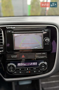 Позашляховик / Кросовер Mitsubishi Outlander 2013 в 