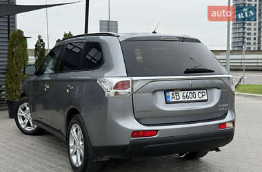 Позашляховик / Кросовер Mitsubishi Outlander 2013 в 