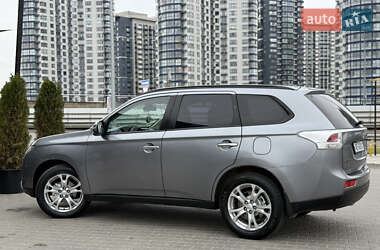 Позашляховик / Кросовер Mitsubishi Outlander 2013 в 