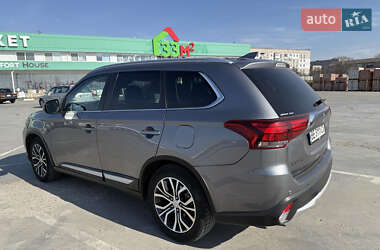 Внедорожник / Кроссовер Mitsubishi Outlander 2018 в 