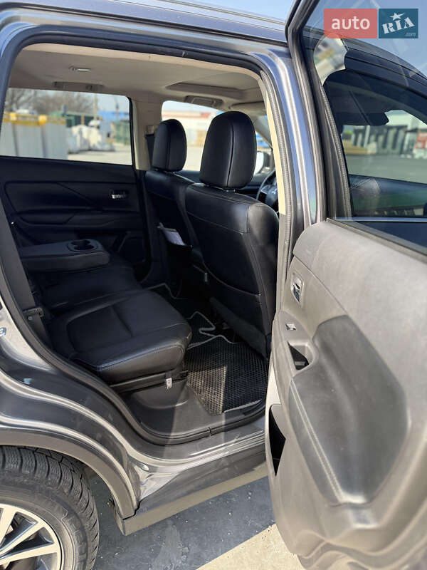 Внедорожник / Кроссовер Mitsubishi Outlander 2018 в Вознесенске