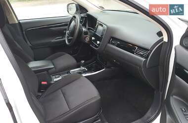 Внедорожник / Кроссовер Mitsubishi Outlander 2020 в 