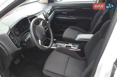 Внедорожник / Кроссовер Mitsubishi Outlander 2020 в 