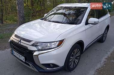 Внедорожник / Кроссовер Mitsubishi Outlander 2018 в Тараще
