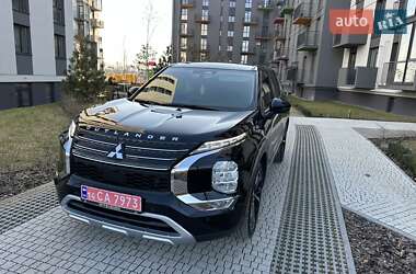 Внедорожник / Кроссовер Mitsubishi Outlander 2022 в 