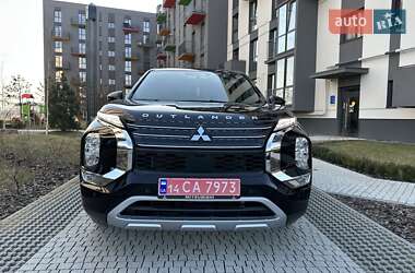 Внедорожник / Кроссовер Mitsubishi Outlander 2022 в 