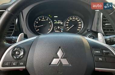 Позашляховик / Кросовер Mitsubishi Outlander 2013 в 