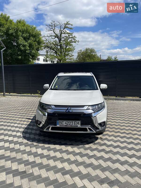 Внедорожник / Кроссовер Mitsubishi Outlander 2018 в Николаеве