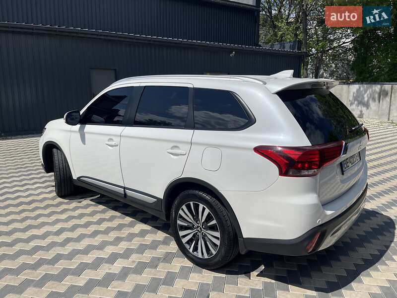 Внедорожник / Кроссовер Mitsubishi Outlander 2018 в Николаеве