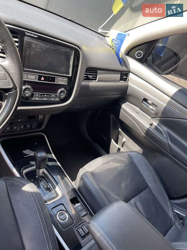 Внедорожник / Кроссовер Mitsubishi Outlander 2018 в Николаеве