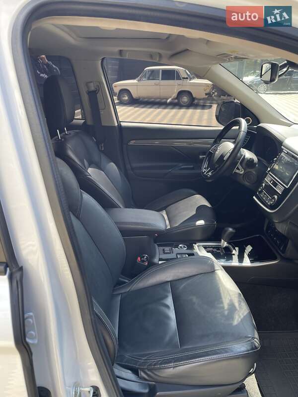 Внедорожник / Кроссовер Mitsubishi Outlander 2018 в Николаеве