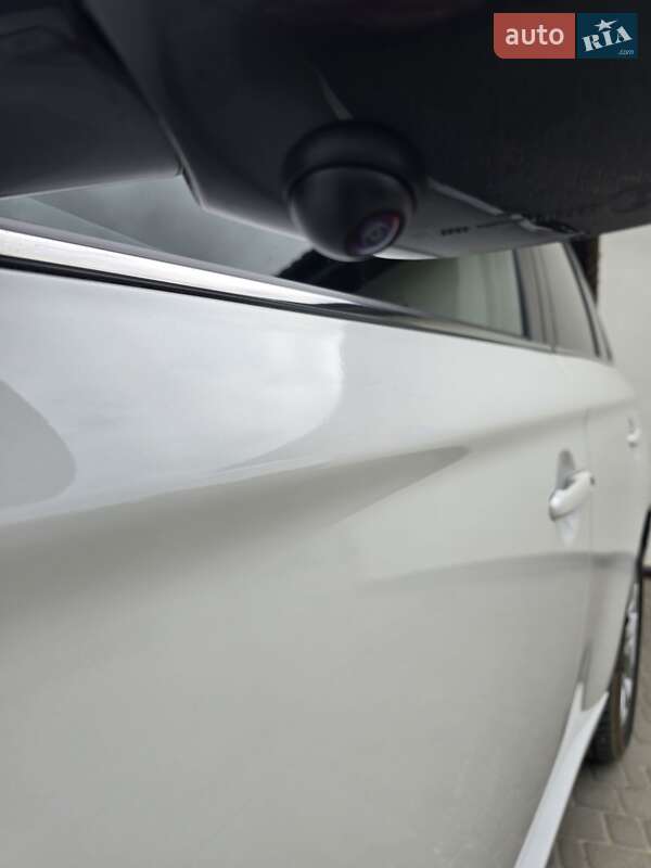 Внедорожник / Кроссовер Mitsubishi Outlander 2014 в Киеве