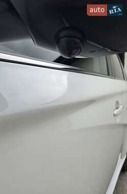 Позашляховик / Кросовер Mitsubishi Outlander 2014 в 