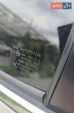 Позашляховик / Кросовер Mitsubishi Outlander 2014 в 