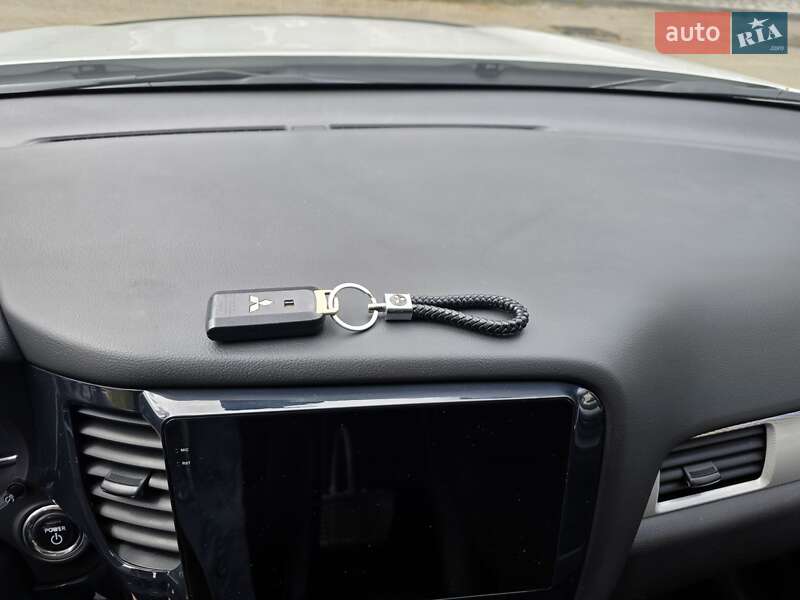 Внедорожник / Кроссовер Mitsubishi Outlander 2014 в Киеве