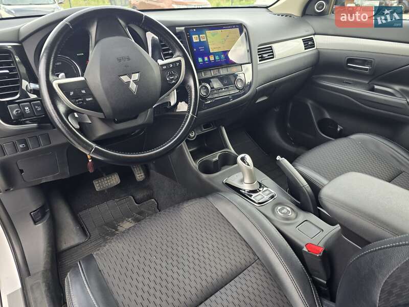 Внедорожник / Кроссовер Mitsubishi Outlander 2014 в Киеве