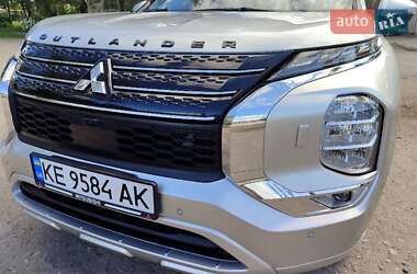 Внедорожник / Кроссовер Mitsubishi Outlander 2022 в 