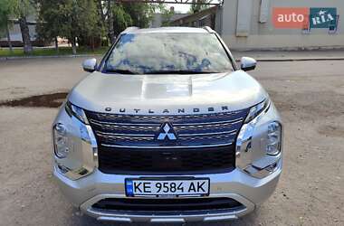 Внедорожник / Кроссовер Mitsubishi Outlander 2022 в 
