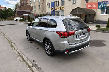 Внедорожник / Кроссовер Mitsubishi Outlander 2018 в 