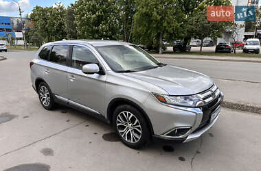 Внедорожник / Кроссовер Mitsubishi Outlander 2018 в 