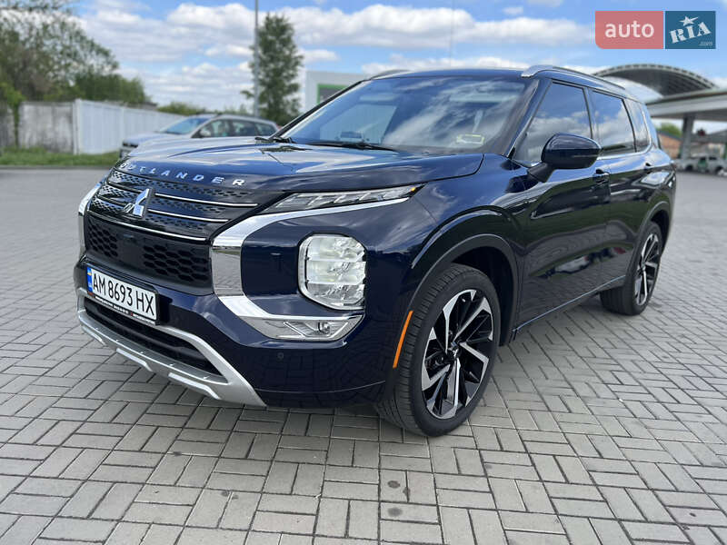 Позашляховик / Кросовер Mitsubishi Outlander 2022 в 