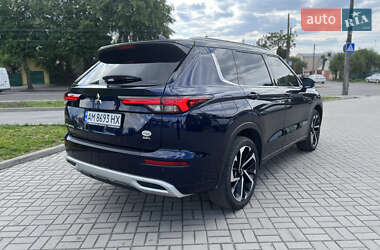 Позашляховик / Кросовер Mitsubishi Outlander 2022 в 