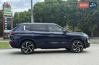 Позашляховик / Кросовер Mitsubishi Outlander 2022 в 