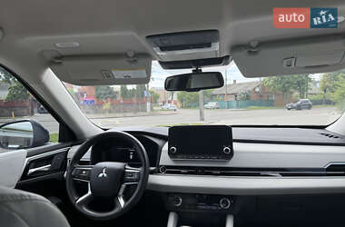 Позашляховик / Кросовер Mitsubishi Outlander 2022 в 