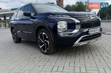 Позашляховик / Кросовер Mitsubishi Outlander 2022 в 