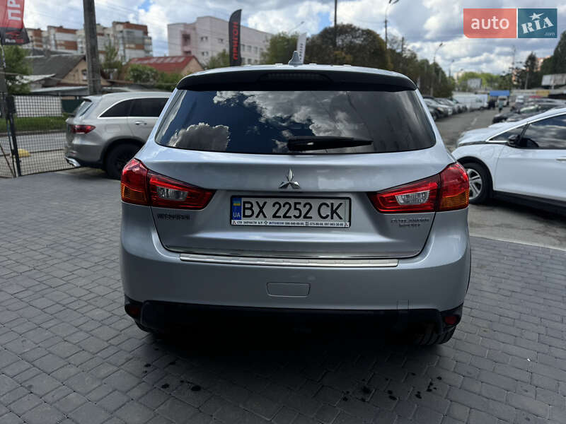 Позашляховик / Кросовер Mitsubishi Outlander 2016 в Хмельницькому
