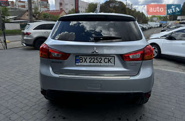 Позашляховик / Кросовер Mitsubishi Outlander 2016 в 