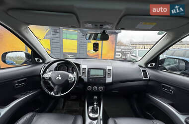 Внедорожник / Кроссовер Mitsubishi Outlander 2010 в 