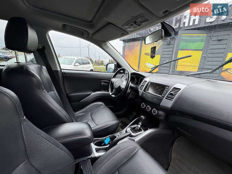 Позашляховик / Кросовер Mitsubishi Outlander 2010 в Стрию