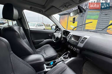 Внедорожник / Кроссовер Mitsubishi Outlander 2010 в 