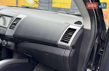 Внедорожник / Кроссовер Mitsubishi Outlander 2010 в 