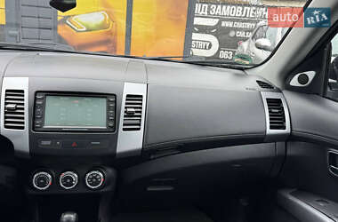 Внедорожник / Кроссовер Mitsubishi Outlander 2010 в 