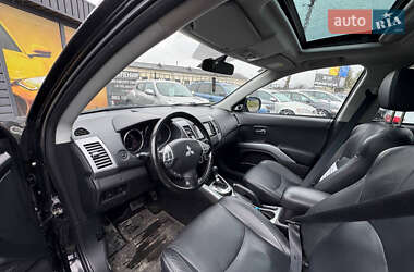 Внедорожник / Кроссовер Mitsubishi Outlander 2010 в 