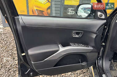Внедорожник / Кроссовер Mitsubishi Outlander 2010 в 