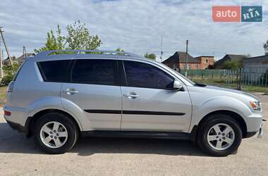 Внедорожник / Кроссовер Mitsubishi Outlander 2011 в 