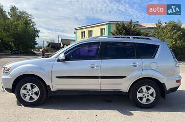 Внедорожник / Кроссовер Mitsubishi Outlander 2011 в 
