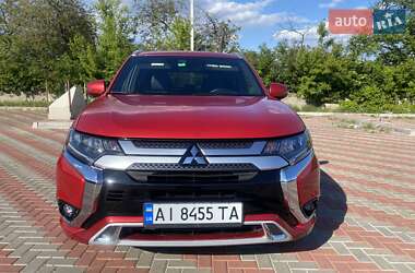 Позашляховик / Кросовер Mitsubishi Outlander 2019 в 